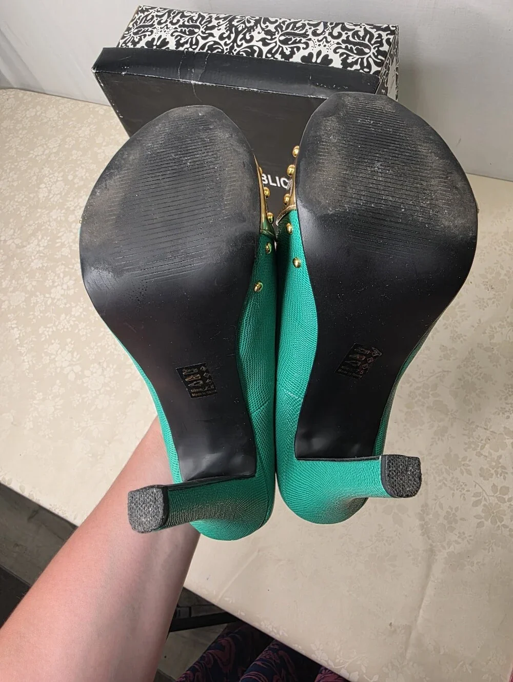 Shoe Republic LA Ethanie Green Gold Platform Stiletto Heels Pumps Studded 7.5